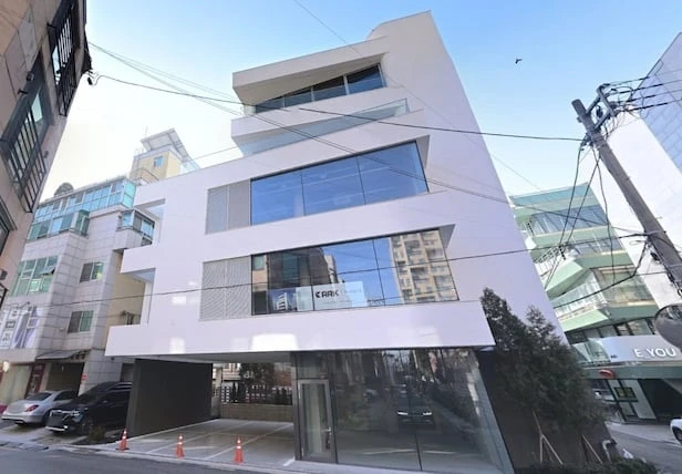 IU - Lee Jong Suk kết hôn vào tháng 6, lộ nhà tân hôn 300 tỷ?- Ảnh 2.