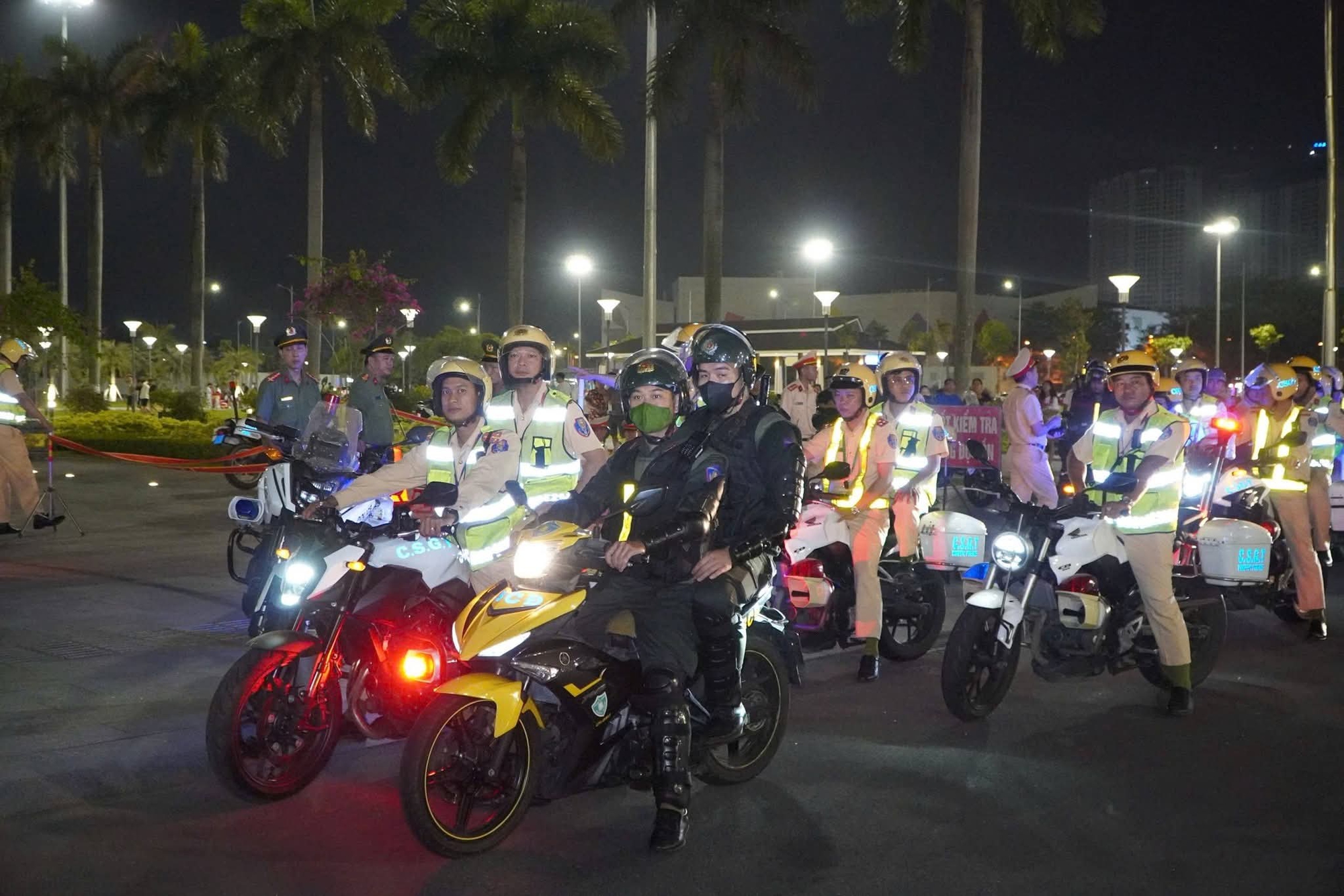 Công an Đà Nẵng ra quân trấn áp thanh thiếu niên náo loạn đường phố - Ảnh 2.