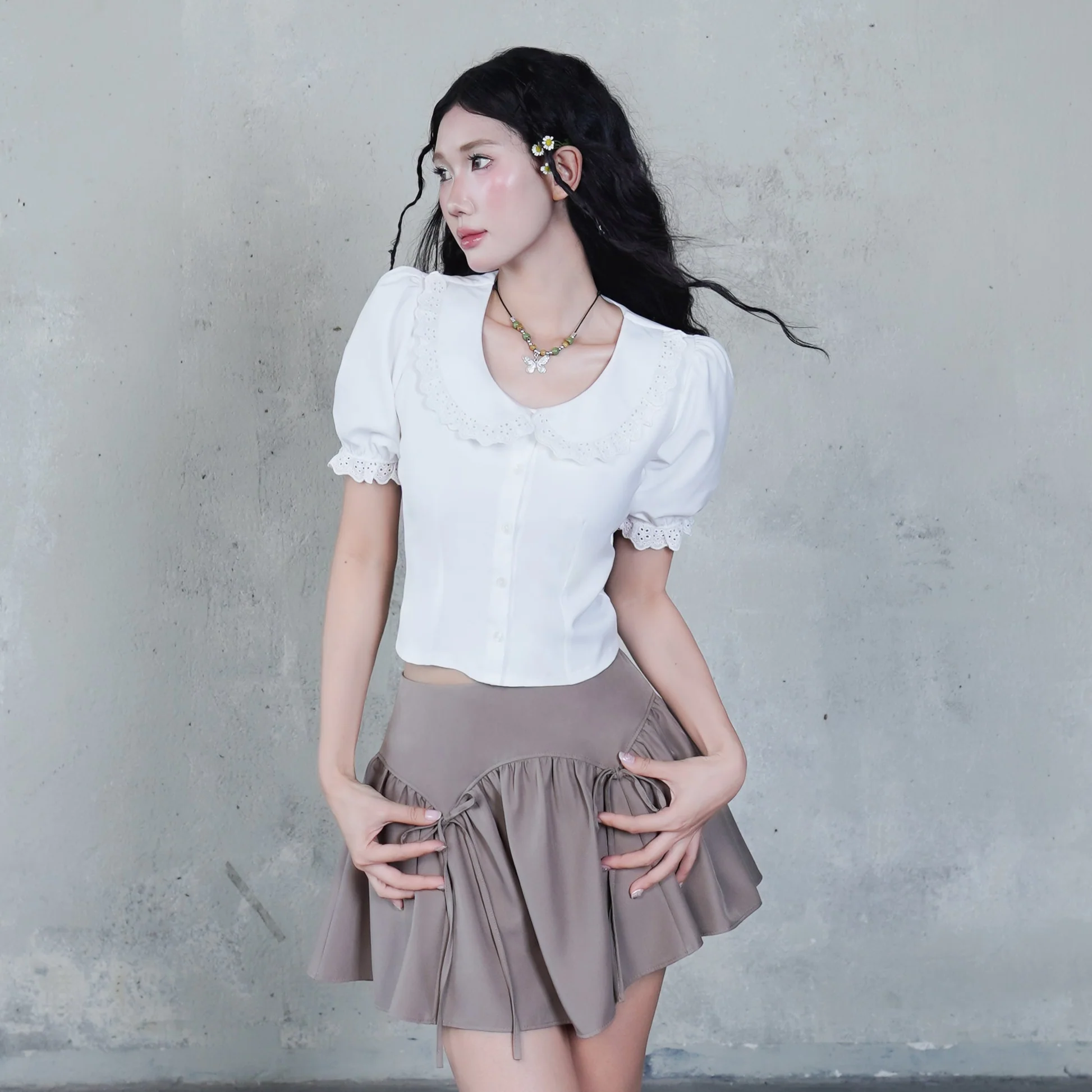 Kiểu sơ mi “mix gì cũng đẹp” còn giúp bạn trông trẻ hơn hẳn 5 tuổi- Ảnh 8.