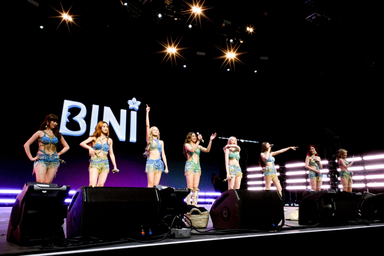 1775891044 658 Nhom nu Dong Nam A bi Coachella xep vao san