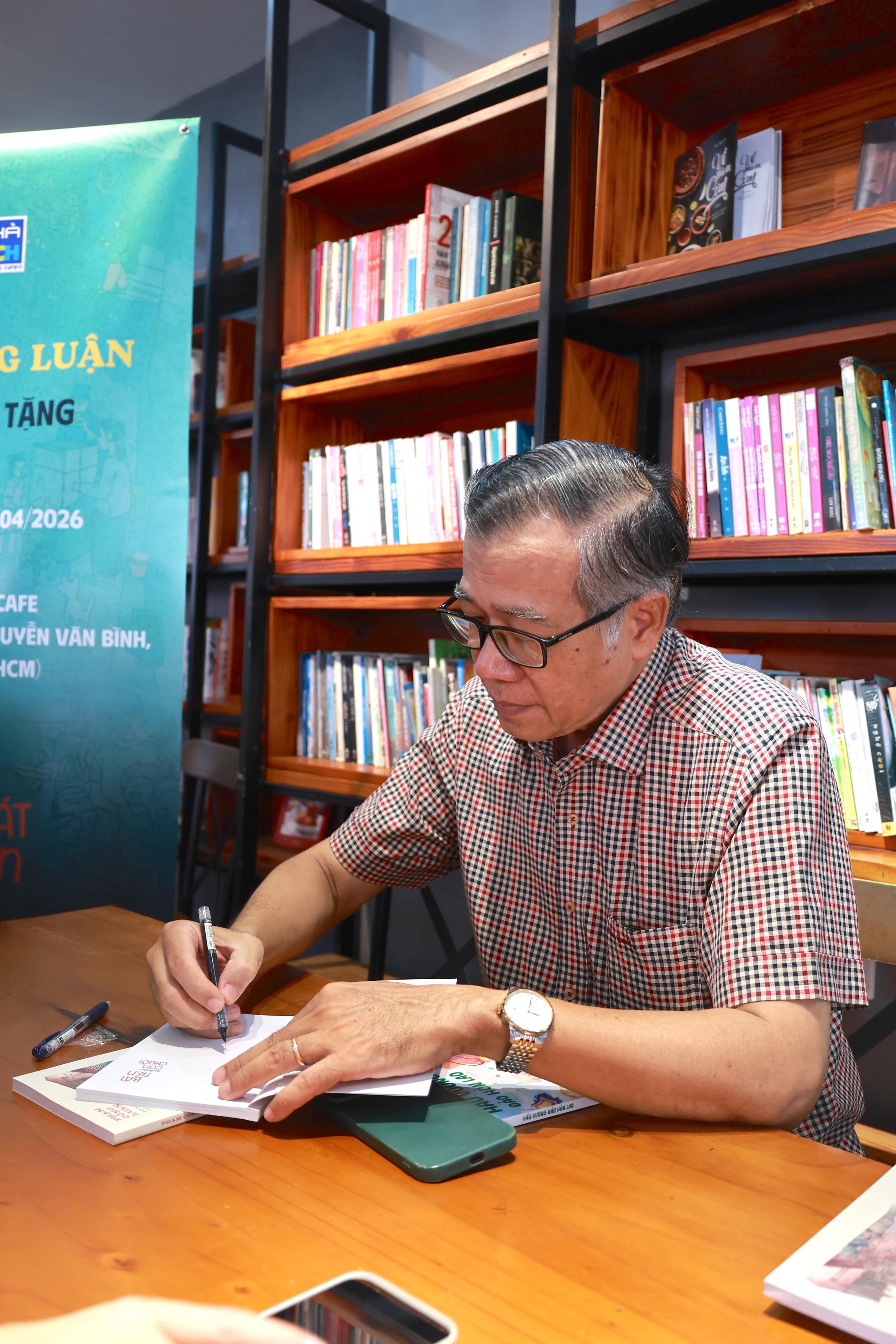 Phạm Công Luận và văn hóa Sài Gòn qua tuổi thơ trong hai tác phẩm mới - Ảnh 4.