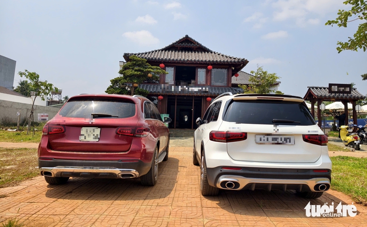 Vỉa hè đại lộ ngàn tỉ nứt toác vì bị lấn chiếm - Ảnh 5.