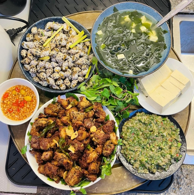 Mâm cơm cầu kỳ 6 người ăn của bà mẹ Nghệ An 5 Mâm cơm cầu kỳ 6 người ăn của bà mẹ Nghệ An - 4