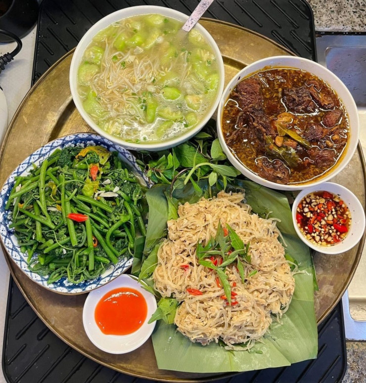 Mâm cơm cầu kỳ 6 người ăn của bà mẹ Nghệ An 9 Mâm cơm cầu kỳ 6 người ăn của bà mẹ Nghệ An - 8