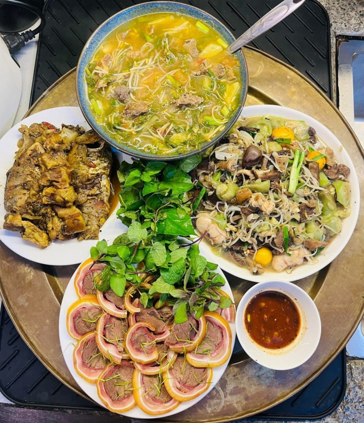 Mâm cơm cầu kỳ 6 người ăn của bà mẹ Nghệ An 10 Mâm cơm cầu kỳ 6 người ăn của bà mẹ Nghệ An - 9