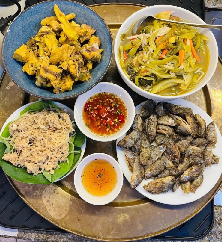 Mâm cơm cầu kỳ 6 người ăn của bà mẹ Nghệ An 11 Mâm cơm cầu kỳ 6 người ăn của bà mẹ Nghệ An - 10