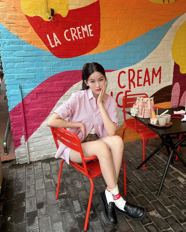 Tạo sự khác biệt với cách phối áo sơ mi khoác ngoài trang phục- Ảnh 4.