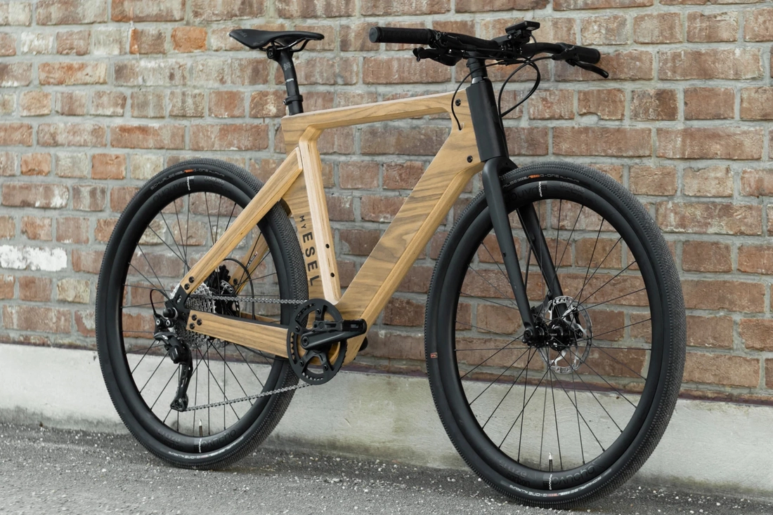 Xe đạp điện bằng gỗ không lo trời mưa, không cần bảo quản, giá ngang Honda SH - Ảnh 13.