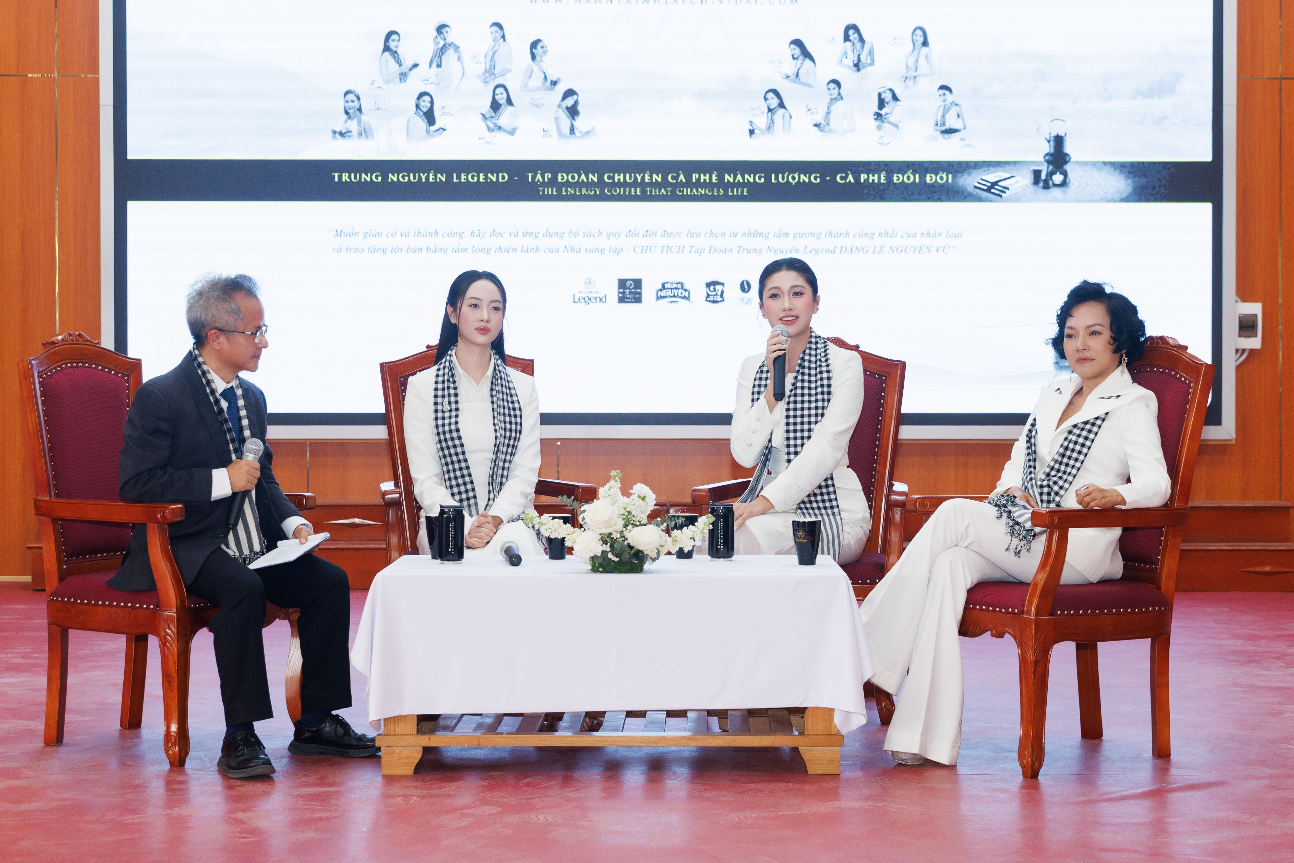 Hành trình Từ Trái Tim truyền lửa khát vọng cho sinh viên vùng cao 3 Hành trình Từ Trái Tim truyền lửa khát vọng cho sinh viên vùng cao - Ảnh 3.