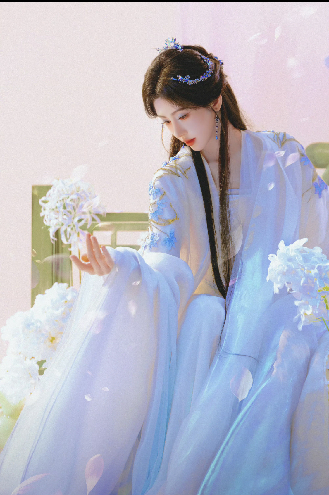 Có bao nhiêu vai tiên tử cứ đưa mỹ nhân này đóng là chuẩn nhất: Đây mới gọi là đẹp không vướng bụi trần- Ảnh 2. Có bao nhiêu vai tiên tử cứ đưa mỹ nhân này đóng là chuẩn nhất: Đây mới gọi là đẹp không vướng bụi trần- Ảnh 2.