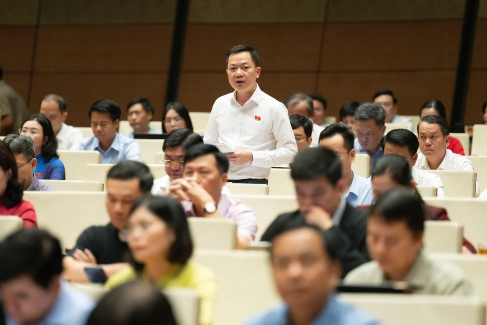 Đại biểu Trịnh Xuân An (Đồng Nai) nêu ý kiến góp ý cho dự thảo Nghị quyết. Ảnh: QH 202604111437135046_z7714515891852_4bc8fcc6b86f4984befef2a39e27e504.jpg