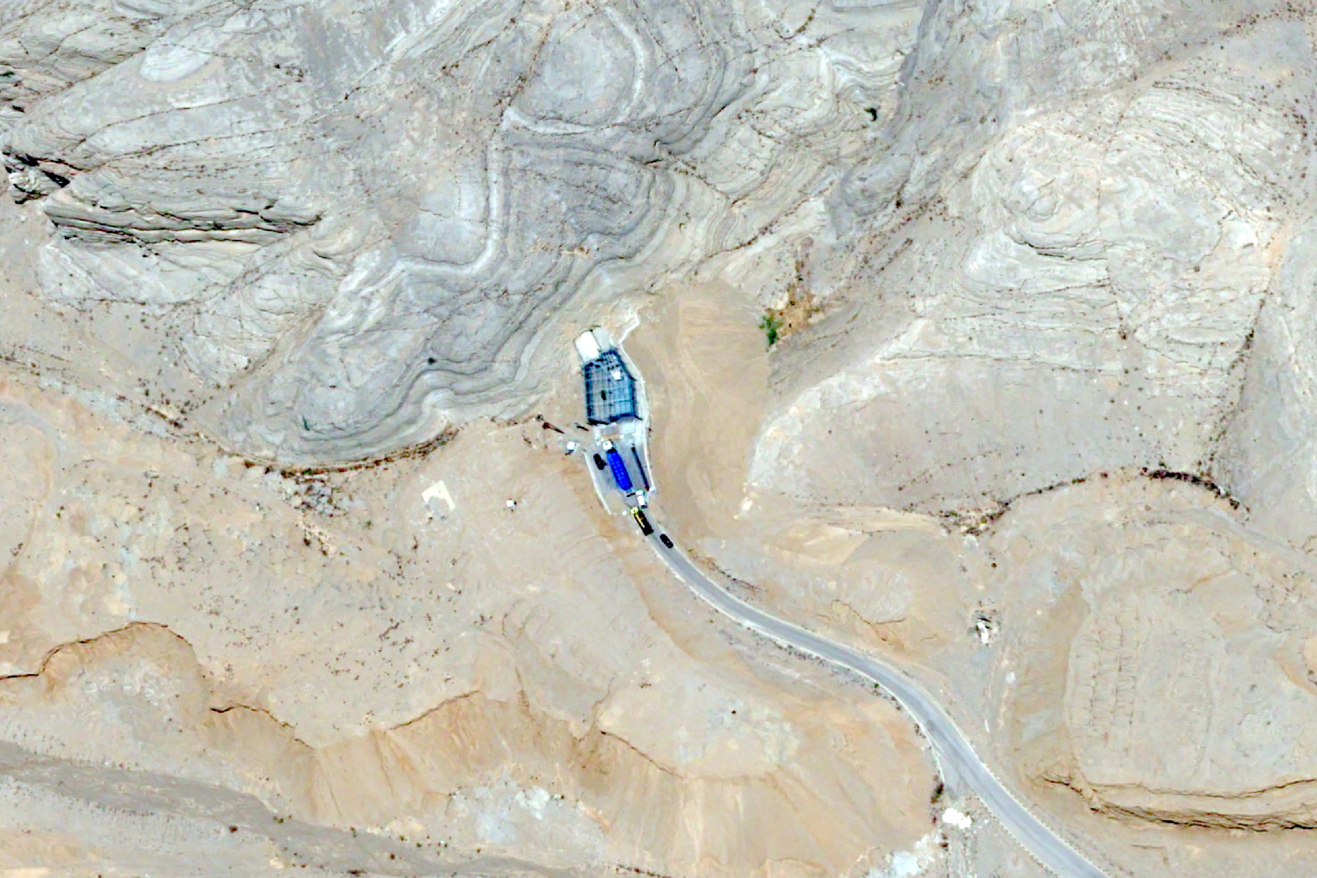 Iran dựng chướng ngại để ngăn bộ binh xâm nhập cơ sở hạt nhân? 3 Iran dựng chướng ngại để ngăn bộ binh xâm nhập cơ sở hạt nhân? - Ảnh 3.