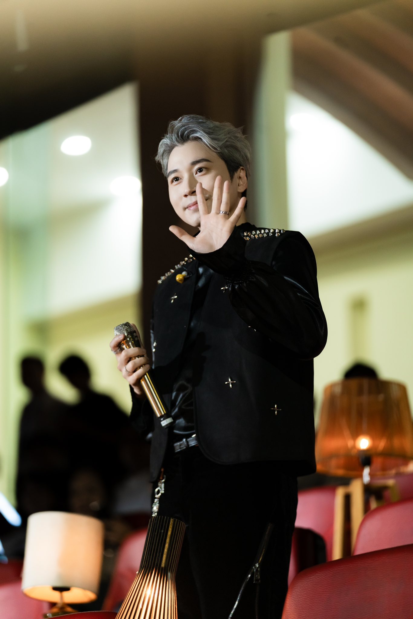 Vợ của Karik là người thế nào?- Ảnh 2. Vợ của Karik là người thế nào?- Ảnh 2.