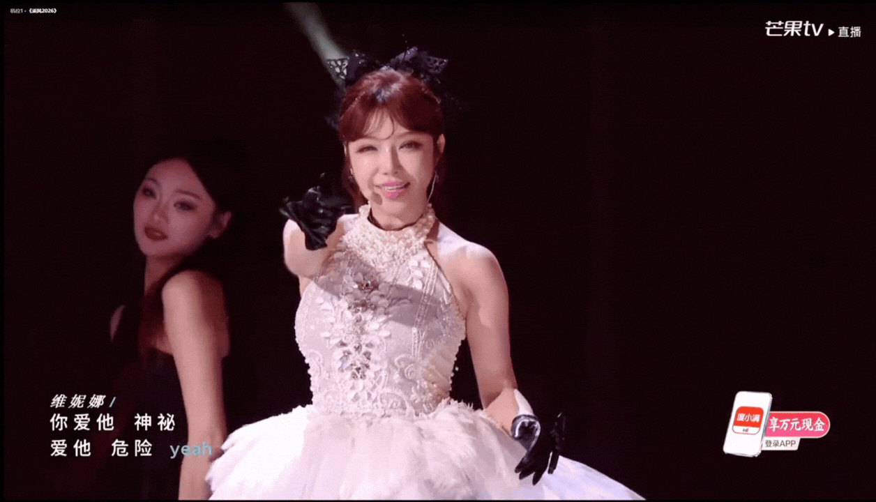 1775914382 391 Trang Phap treo minh lot vay tren san khau ma