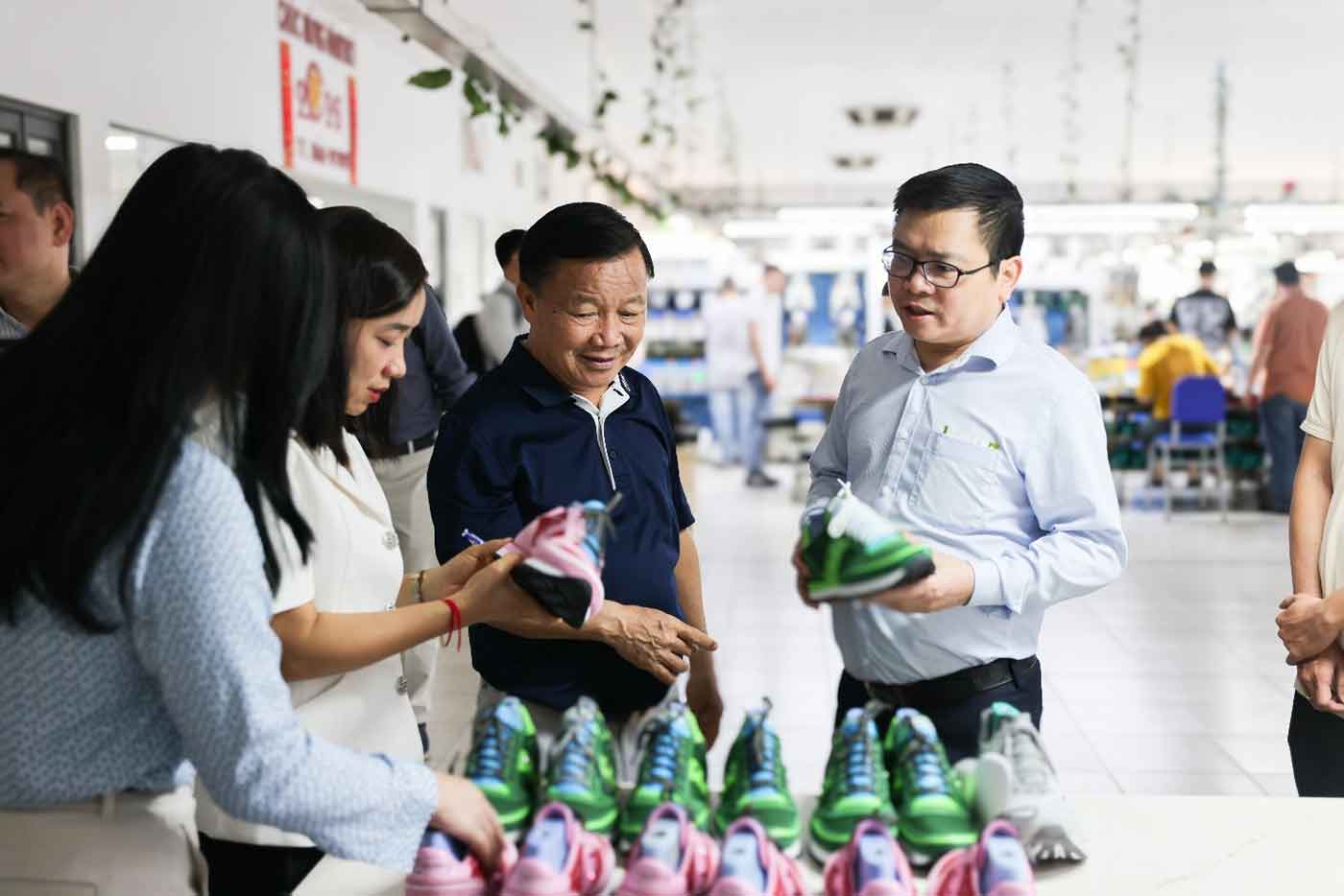 TBS Group và Hiệp hội Da giày túi xách Việt Nam tiếp đoàn Bộ Công thương 2 TBS Group và Hiệp hội Da giày túi xách Việt Nam tiếp đoàn Bộ Công thương - Ảnh 2.