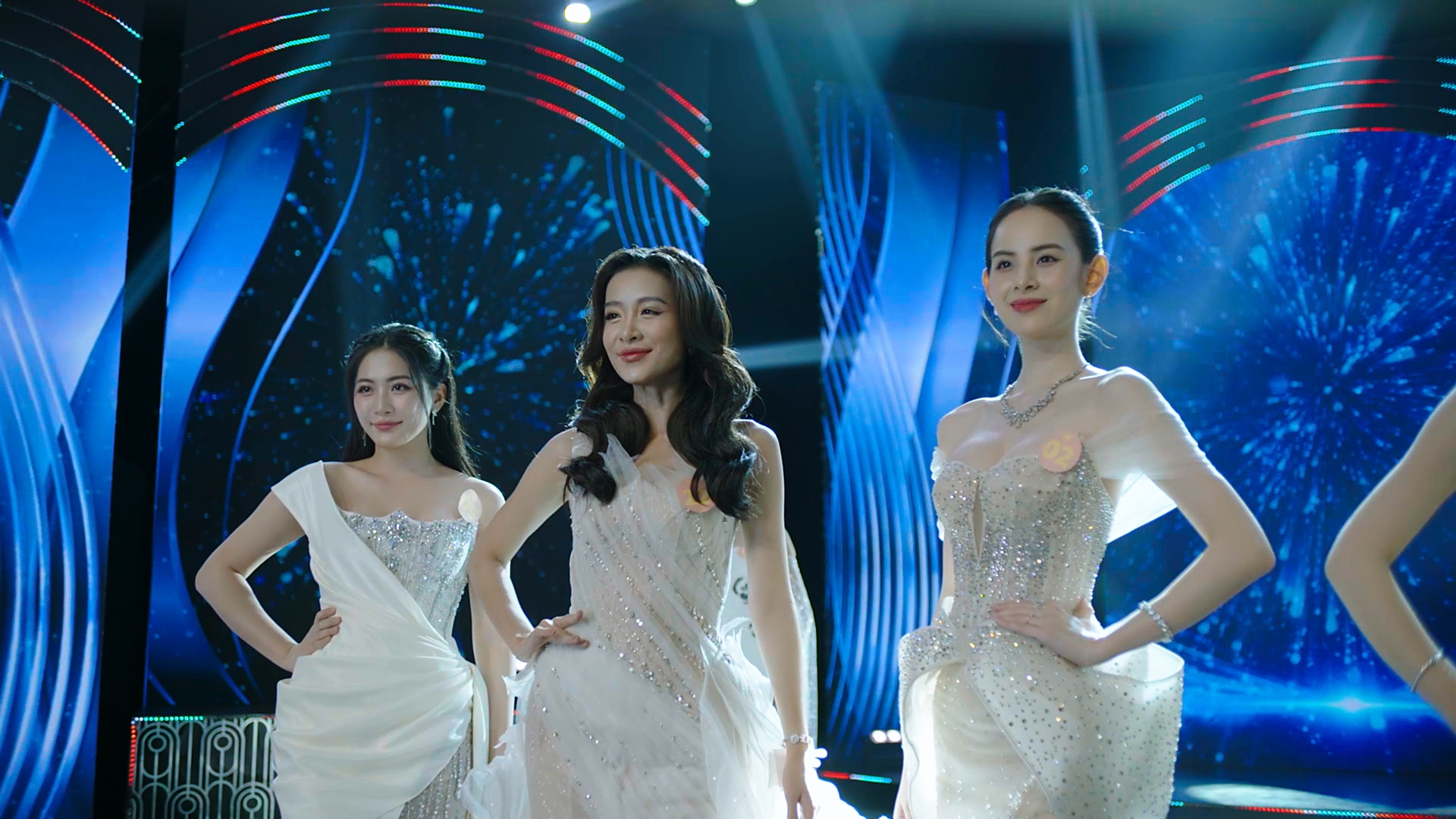 Vbiz đố ai lột xác gắt hơn mỹ nhân này: Từ gái quê đen nhẻm thành hoa hậu đẹp khiếp hồn chỉ sau 1 tuần- Ảnh 5.