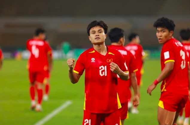 Bất ngờ vị trí ‘mỏng người’ nhất của đội tuyển Việt Nam, ông Kim tính toán bạc đầu
- Ảnh 3.