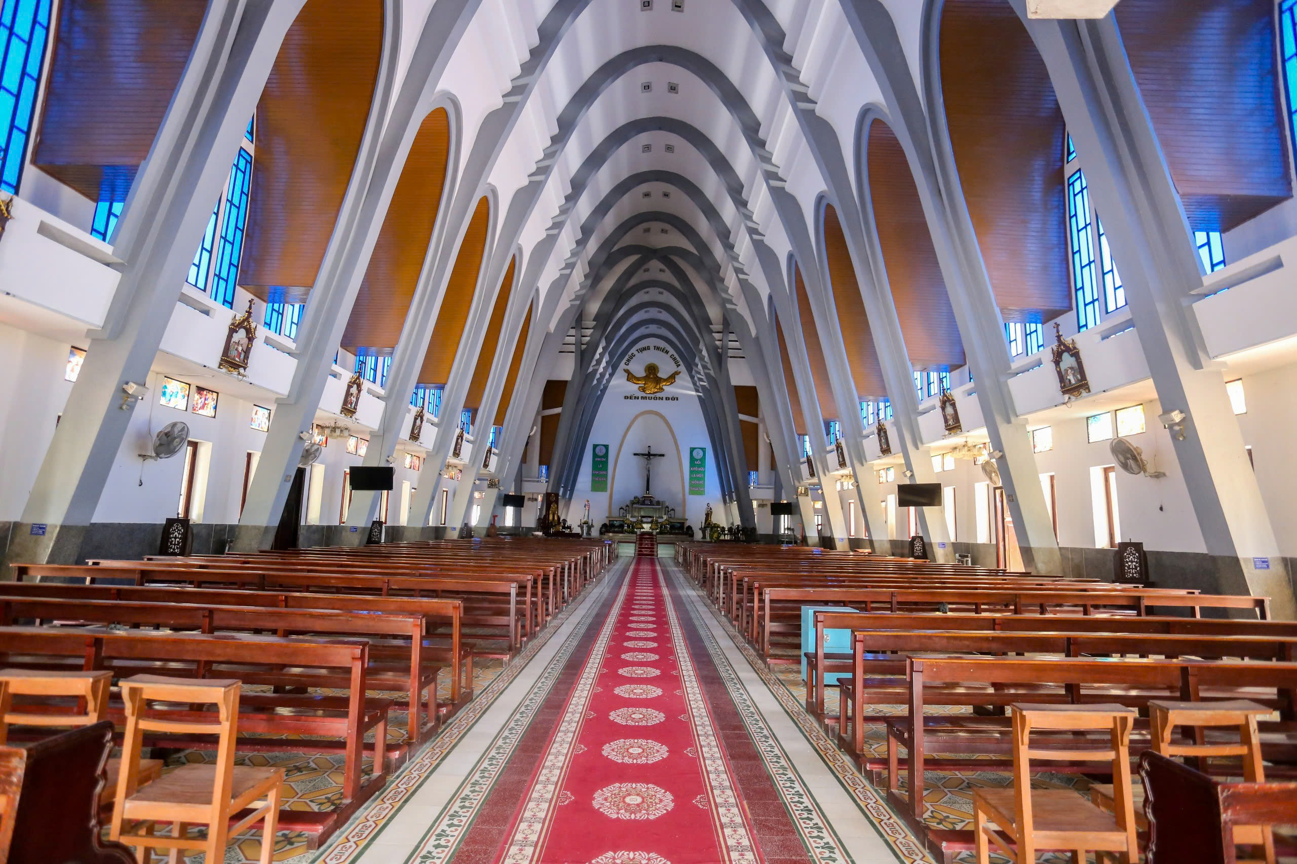 Những nhà thờ độc đáo: Phủ Cam, giáo đường lịch sử- Ảnh 3.