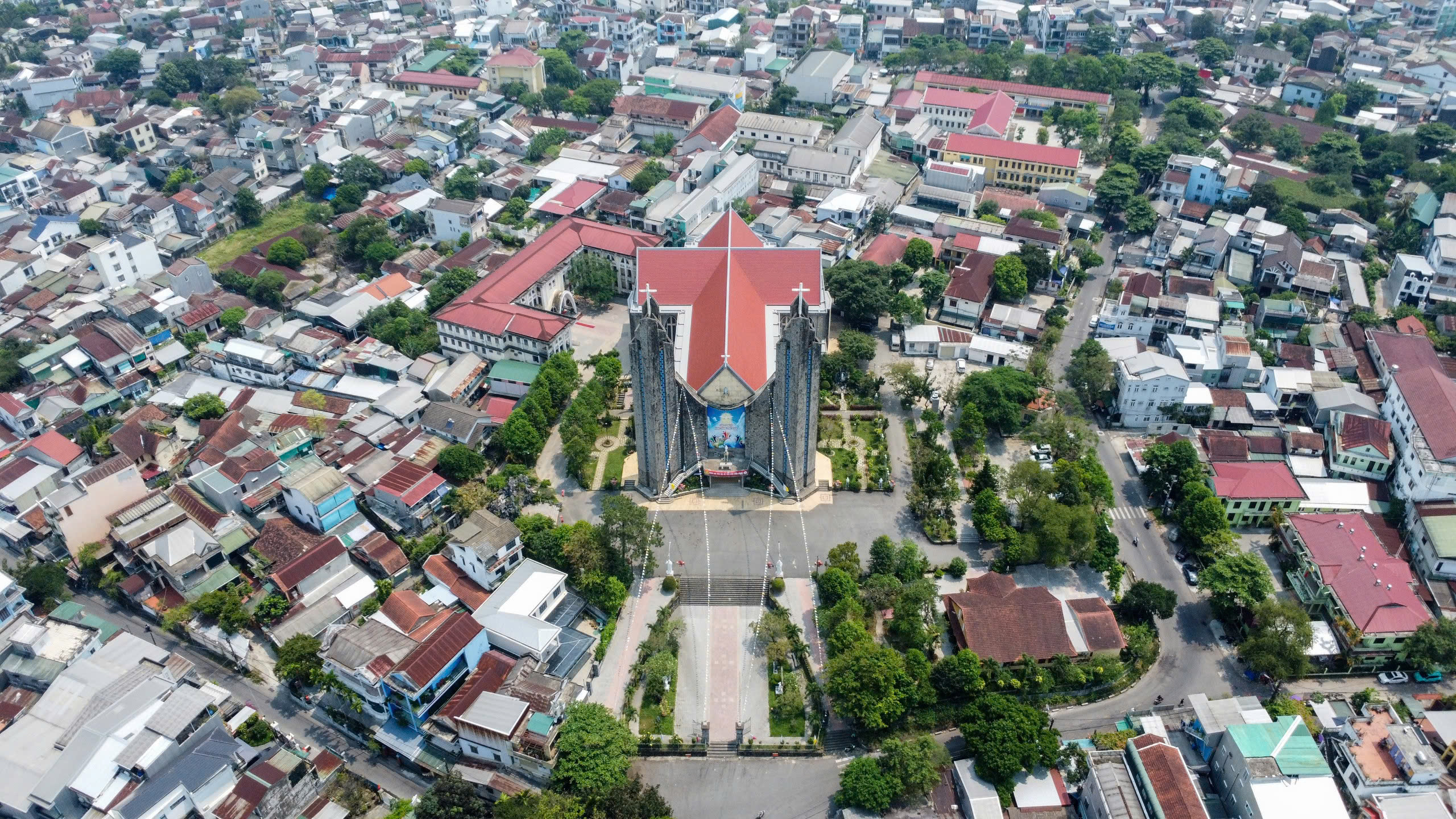 Những nhà thờ độc đáo: Phủ Cam, giáo đường lịch sử- Ảnh 4.