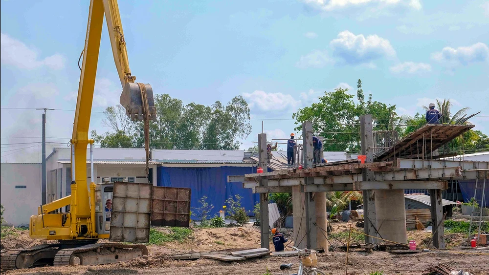 Từ khi khởi công đến nay, dự án đường vành đai phía Tây TP Cần Thơ luôn trong tình trạng thi công cầm chừng. thanh-liem-duong-vanh-dai-phia-tay-tp-can-tho-7.jpg