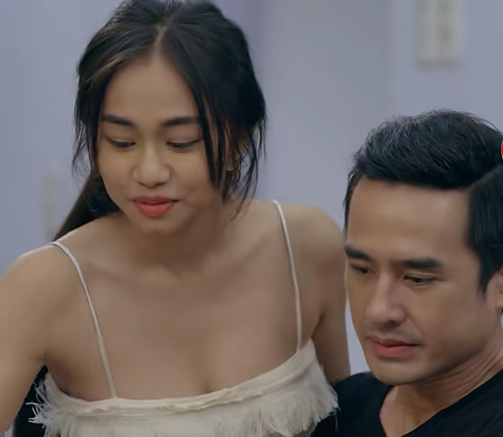 1775961003 722 Sao nu dong vai tieu tam gay buc xuc nhat