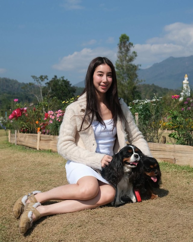 Chân váy trắng giúp nàng tỏa sáng ngày hè rực rỡ- Ảnh 11. Chân váy trắng giúp nàng tỏa sáng ngày hè rực rỡ- Ảnh 11.