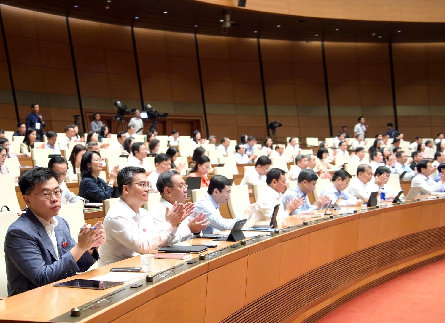 Quốc hội chính thức thông qua giảm thuế xăng dầu về 0 đến hết tháng 6-2026 - Ảnh 3. Quốc hội chính thức thông qua giảm thuế xăng dầu về 0 đến hết tháng 6-2026 - Ảnh 3.