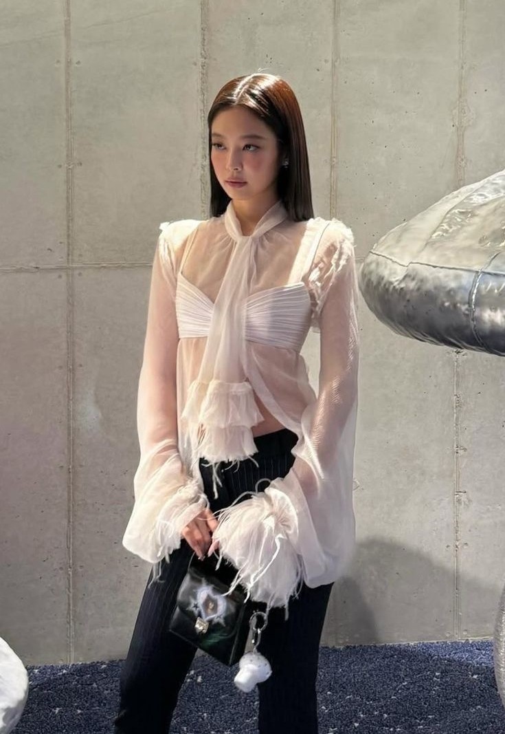 Những bộ cánh xuyên thấu của Jennie 6 Những bộ cánh xuyên thấu của Jennie - 5