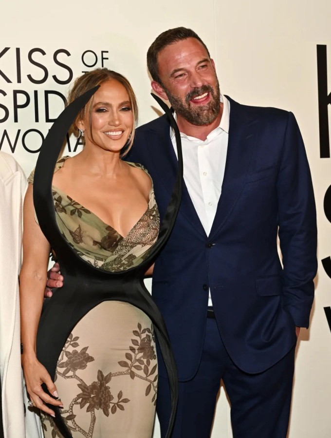 Ben và J.Lo hiện giữ mối quan hệ thân thiện sau chia tay, vui vẻ hội ngộ trên thảm đỏ ra mắt phim tháng 10/2025. Ảnh: Page Six