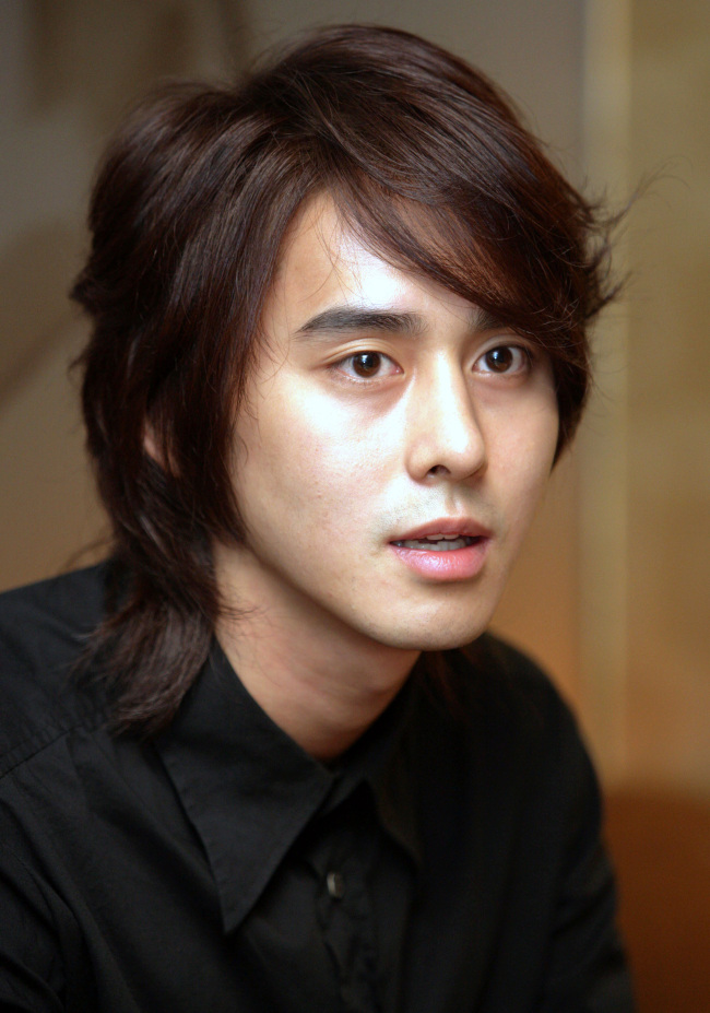 Nam diễn viên 1m8 đẹp nức tiếng rơi từ tầng 11 xuống đất- Ảnh 2.