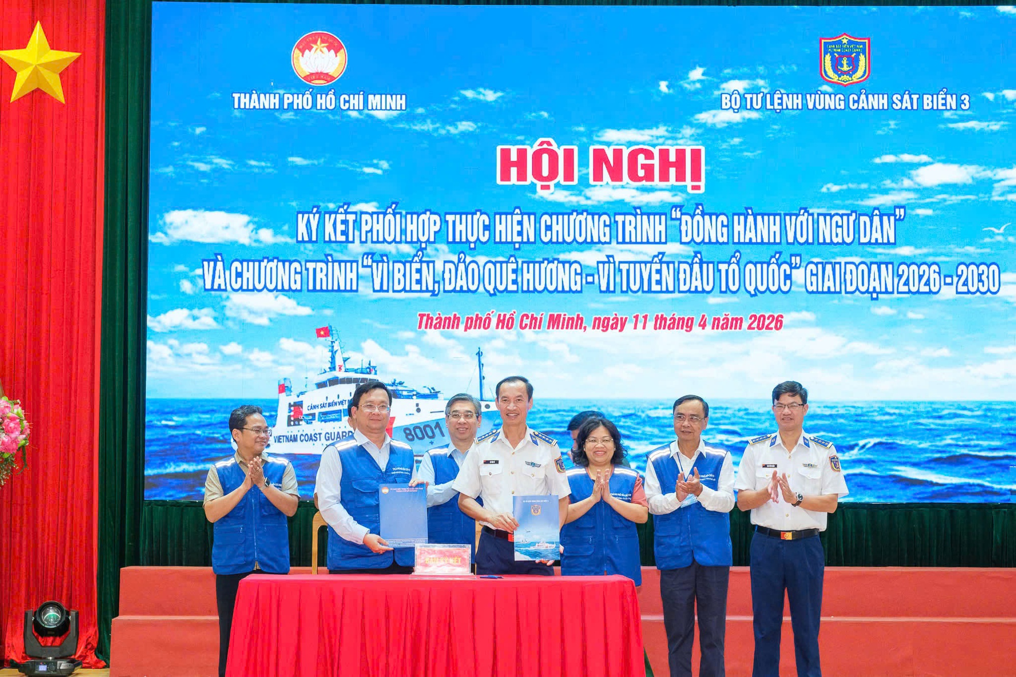 Đoàn đại biểu TP.HCM dâng hương tri ân anh hùng liệt sĩ tại Côn Đảo - Ảnh 2. Đoàn đại biểu TP.HCM dâng hương tri ân anh hùng liệt sĩ tại Côn Đảo - Ảnh 2.