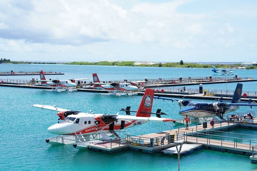 Những chiếc thủy phi cơ tại Sân bay Quốc tế Velana (Maldives). Ảnh: TÂN HOA XÃ Velana International Airport (VIA), Maldives .jpg