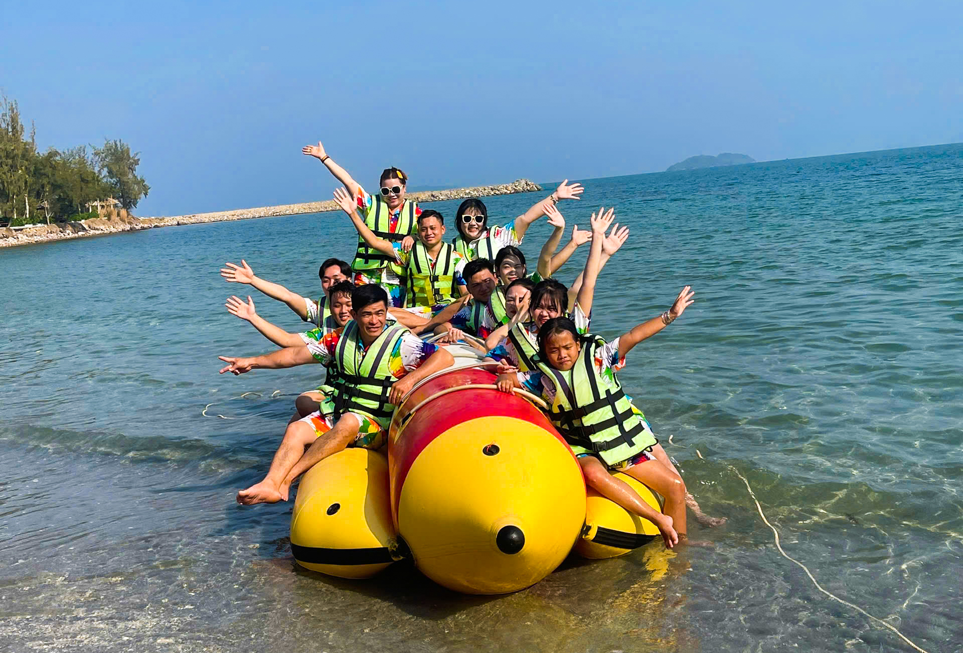 Đến đảo Hải Tặc, du khách mê câu cá, lặn ngắm san hô, nghe chuyện 'hải tặc' huyền bí 5 đảo Hải Tặc - Ảnh 5.