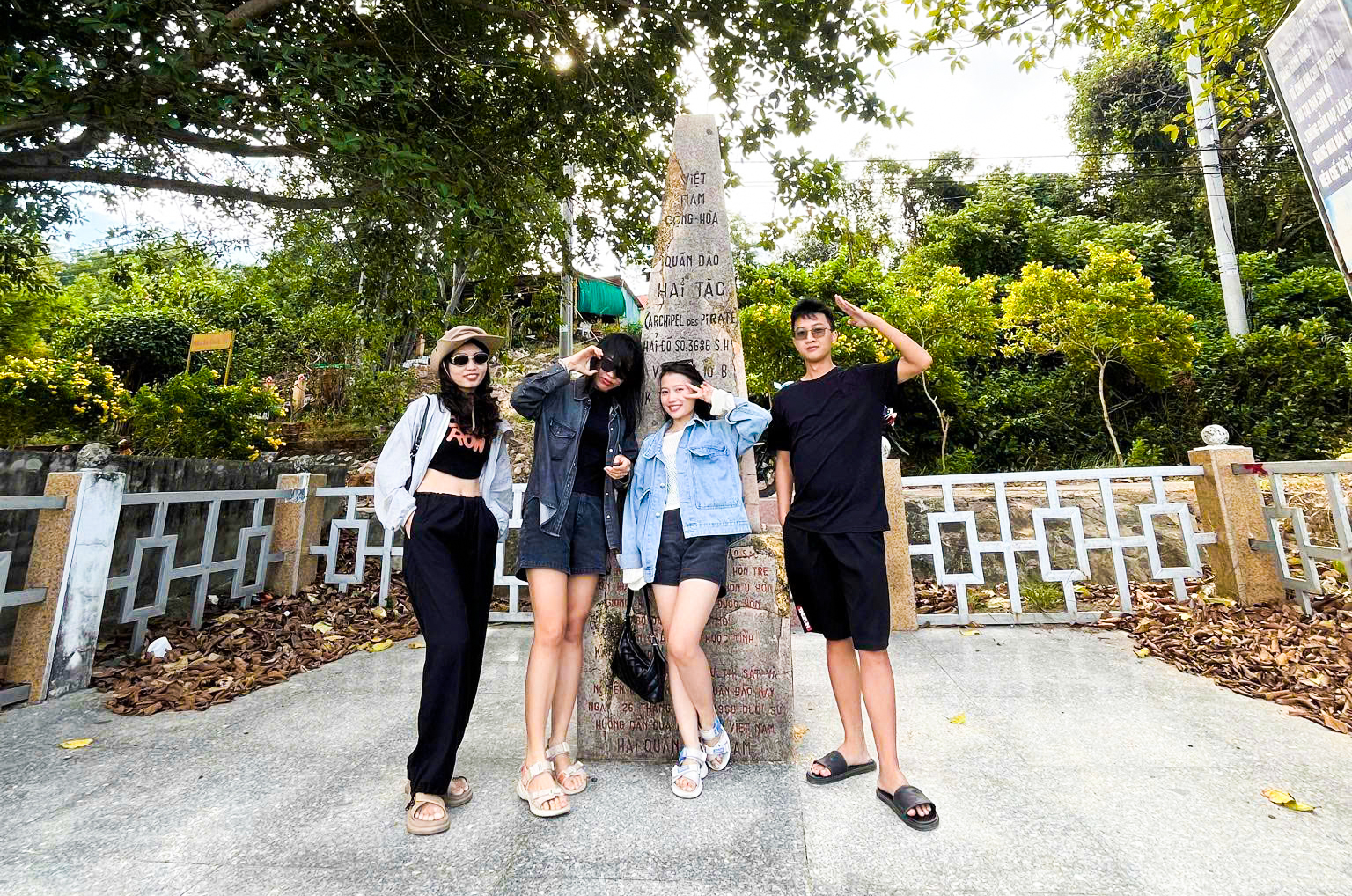 Đến đảo Hải Tặc, du khách mê câu cá, lặn ngắm san hô, nghe chuyện 'hải tặc' huyền bí 6 đảo Hải Tặc - Ảnh 6.