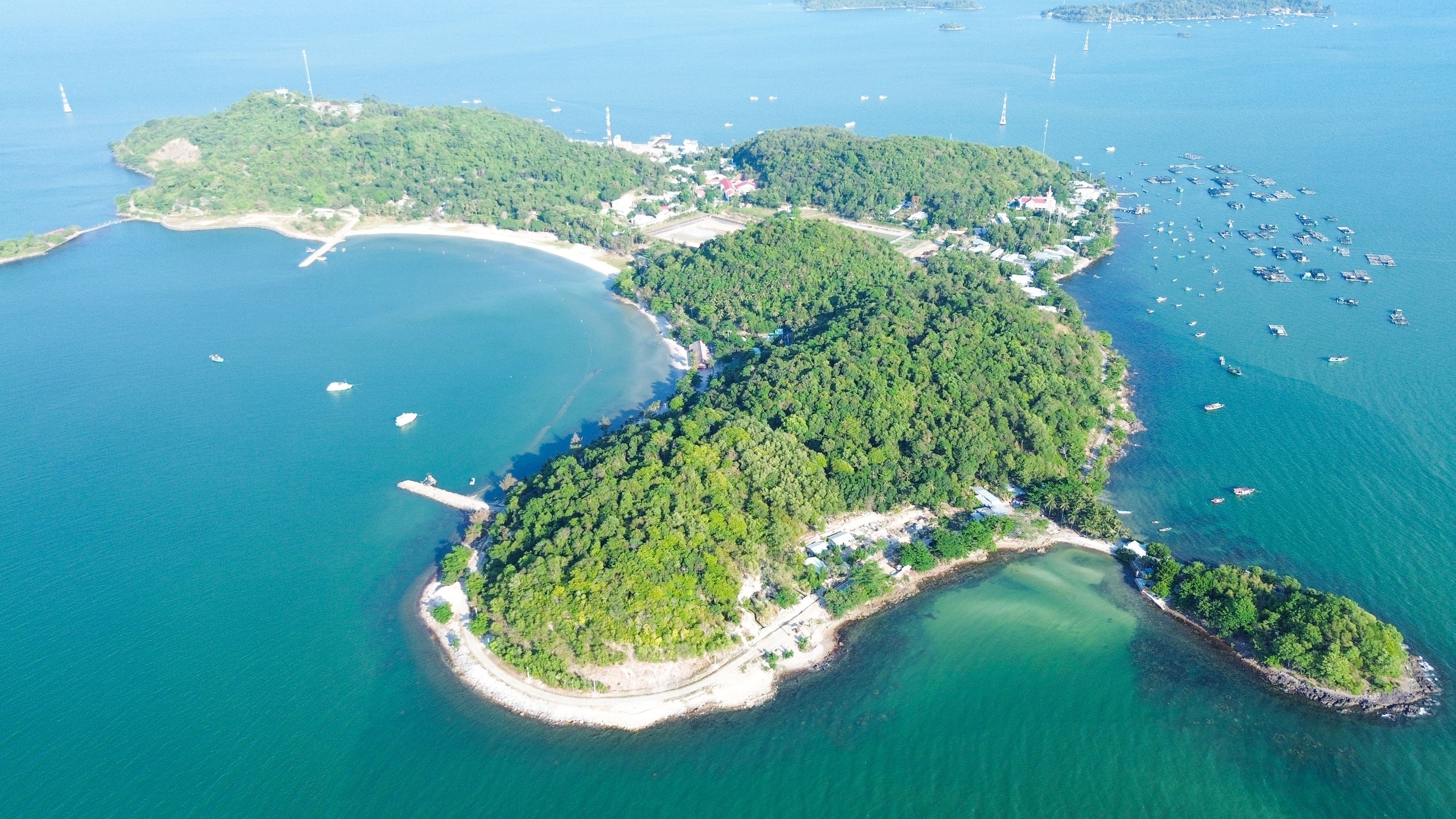 Đến đảo Hải Tặc, du khách mê câu cá, lặn ngắm san hô, nghe chuyện 'hải tặc' huyền bí 9 đảo Hải Tặc - Ảnh 9.