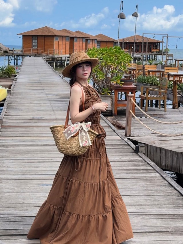Làm chủ trang phục màu nâu cho ngày hè- Ảnh 2.