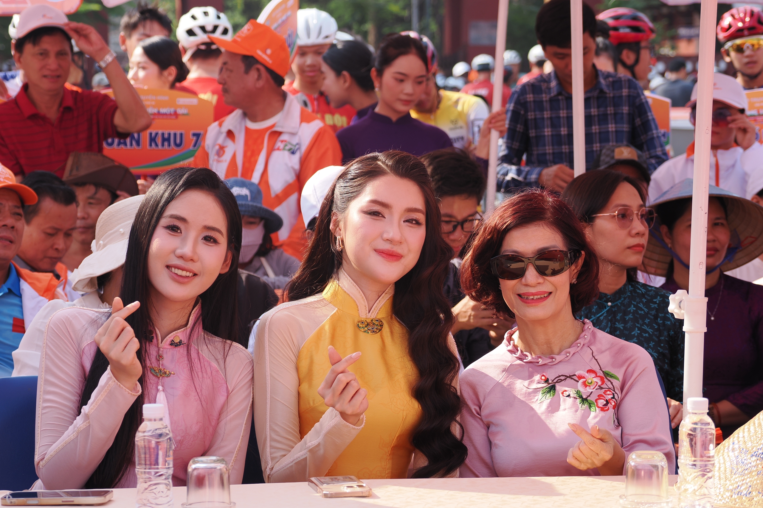 Cuộc đua xe đạp Cúp truyền hình TPHCM 2026: Marchuk Dzianis thắng chặng lần 4, giữ Áo vàng 2 Cuộc đua xe đạp Cúp truyền hình TPHCM 2026: Marchuk Dzianis thắng chặng lần 4, giữ Áo vàng - Áo xanh - Ảnh 5.