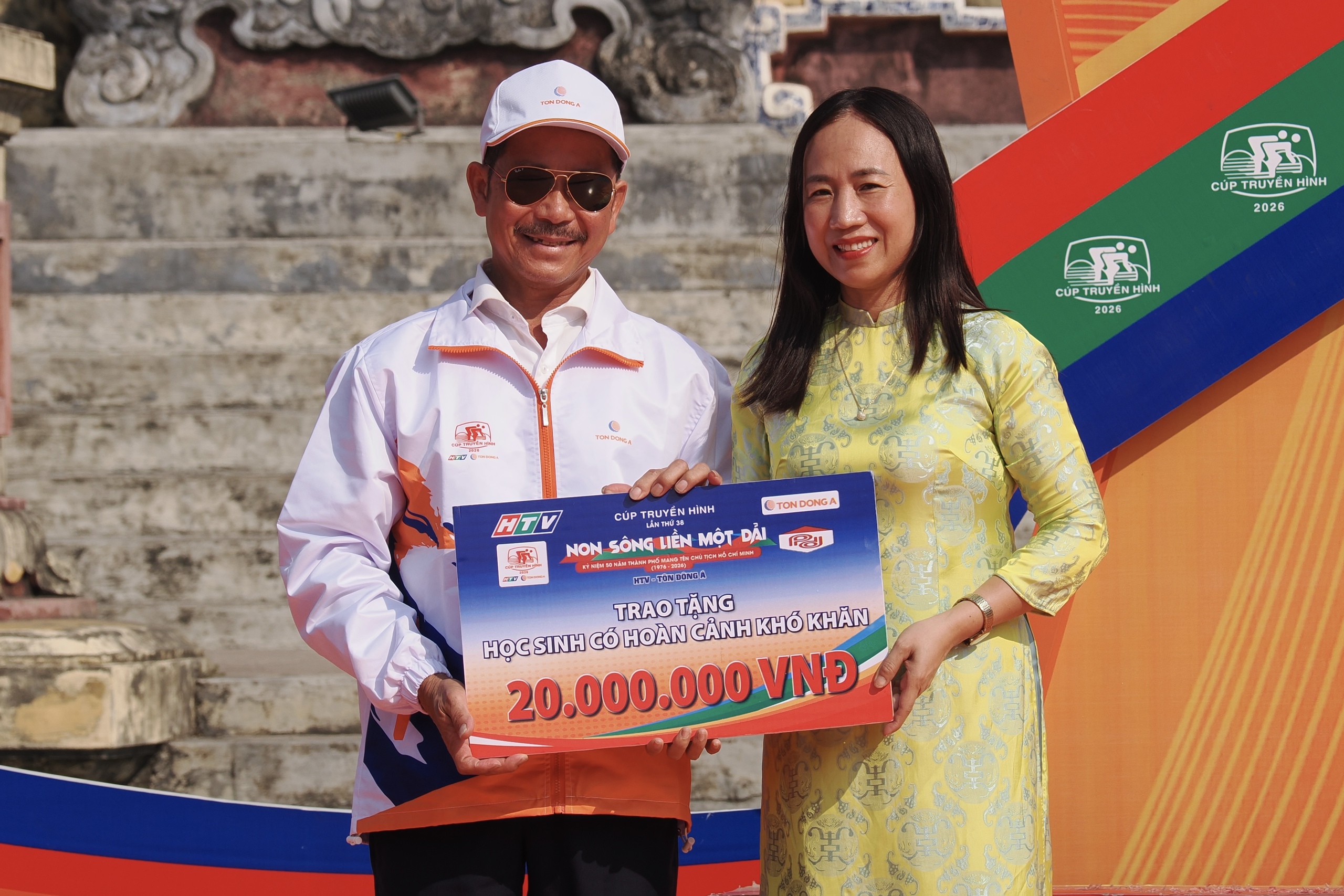 Cuộc đua xe đạp Cúp truyền hình TPHCM 2026: Marchuk Dzianis thắng chặng lần 4, giữ Áo vàng 5 Cuộc đua xe đạp Cúp truyền hình TPHCM 2026: Marchuk Dzianis thắng chặng lần 4, giữ Áo vàng - Áo xanh - Ảnh 8.