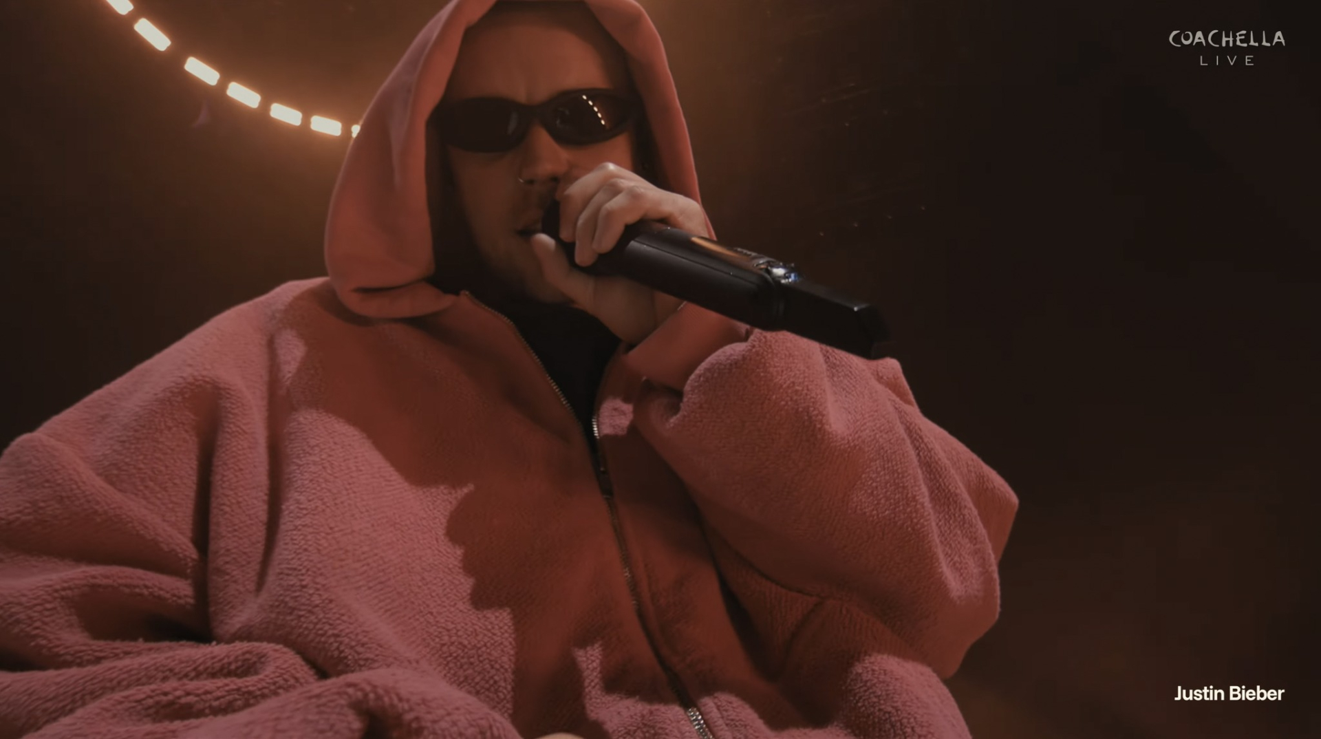 1775979004 476 Ca trieu nguoi huong ve Coachella 2026 xem Justin Bieber