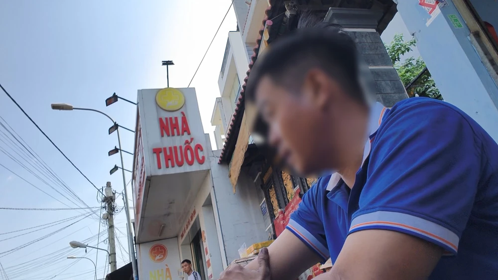 Theo con trai chủ nhà, đám cháy bùng phát từ khu vực để xe, anh cùng phối hợp đập ô cửa lấy sáng để đưa một em bé ra ngoài. Ảnh: N.TÂN chay-nha-2-nguoi-chet-loi-ke.jpg