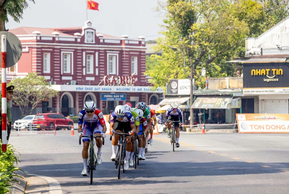 Pha tấn công tại ga Huế. ao-vang-marchuk-dzianis-5.jpg