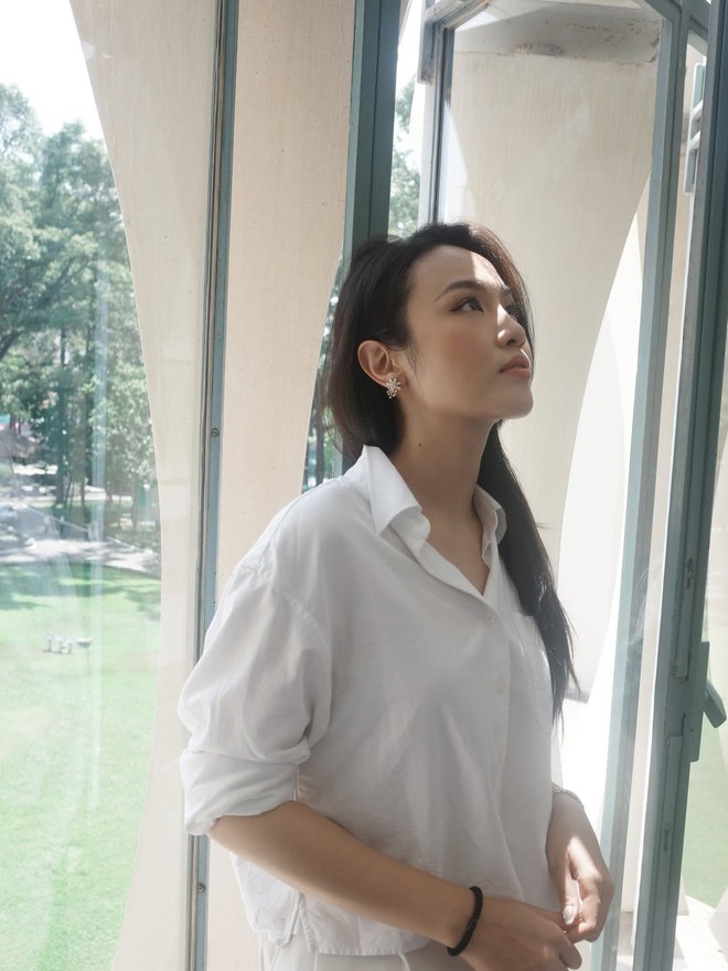 Áo sơ mi trắng, 'chìa khóa' biến hóa đa phong cách cho nàng hiện đại- Ảnh 7.