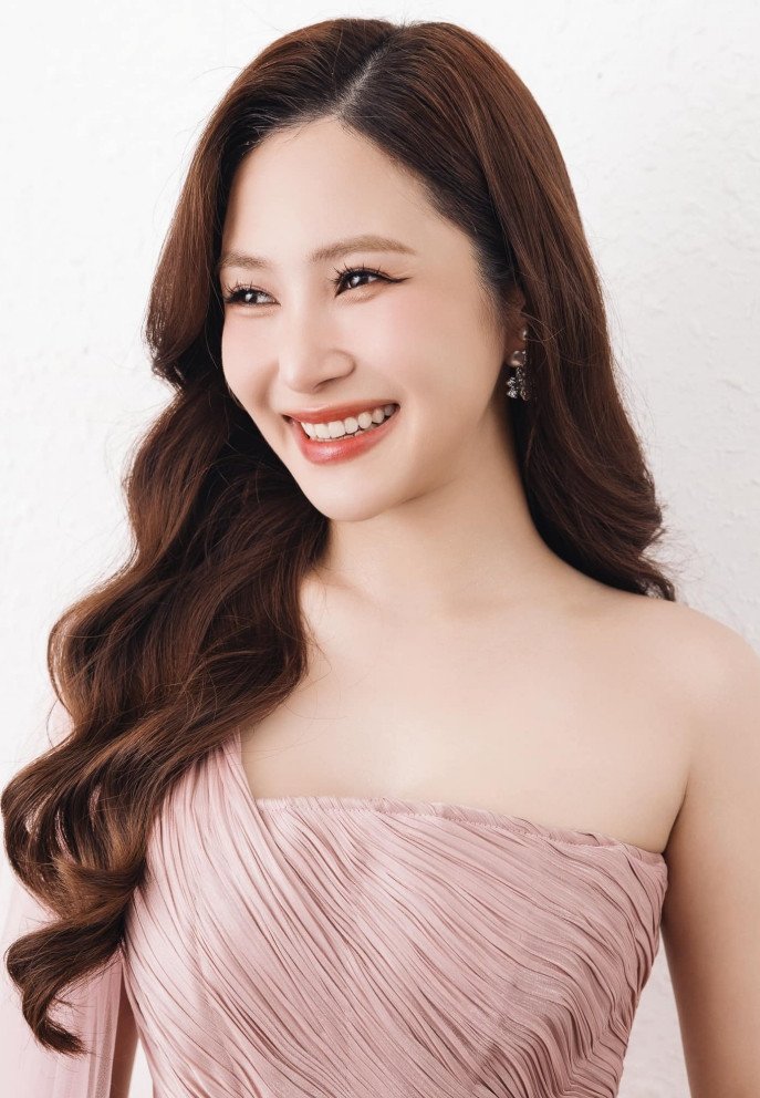 Ca sĩ Hương Tràm tuổi 31 độc thân sau đổ vỡ, ám ảnh vì lời miệt thị 3 Ca sĩ Hương Tràm tuổi 31 độc thân sau đổ vỡ, ám ảnh vì lời miệt thị - 2