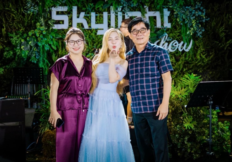 Ca sĩ Hương Tràm tuổi 31 độc thân sau đổ vỡ, ám ảnh vì lời miệt thị 7 Hương Tràm hạnh phúc vì có bố mẹ, gia đình cùng mình bước qua giai đoạn khủng hoảng.