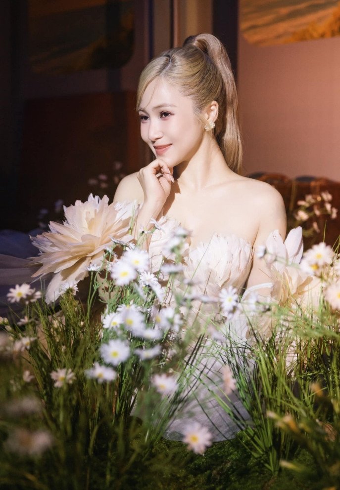 Ca sĩ Hương Tràm tuổi 31 độc thân sau đổ vỡ, ám ảnh vì lời miệt thị 8 Ca sĩ Hương Tràm tuổi 31 độc thân sau đổ vỡ, ám ảnh vì lời miệt thị - 7