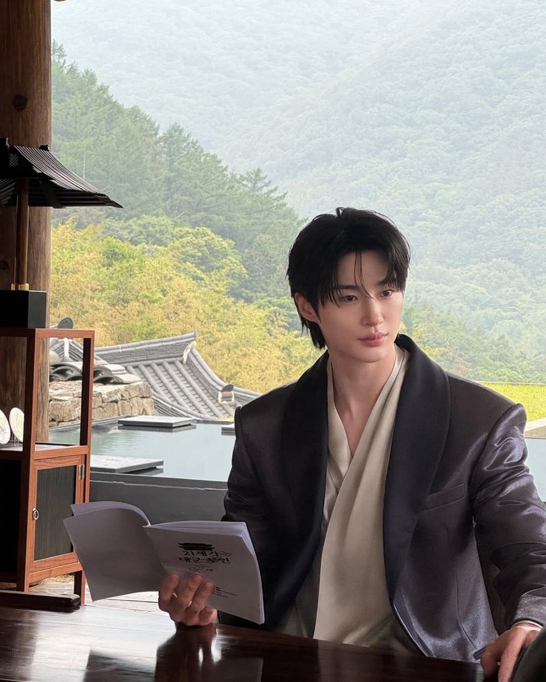 Sao mỹ nam này được gọi là diễn viên hay vậy: Đơ như robot đang cố thể hiện cảm xúc, có mỗi cái miệng là biết cử động- Ảnh 3.