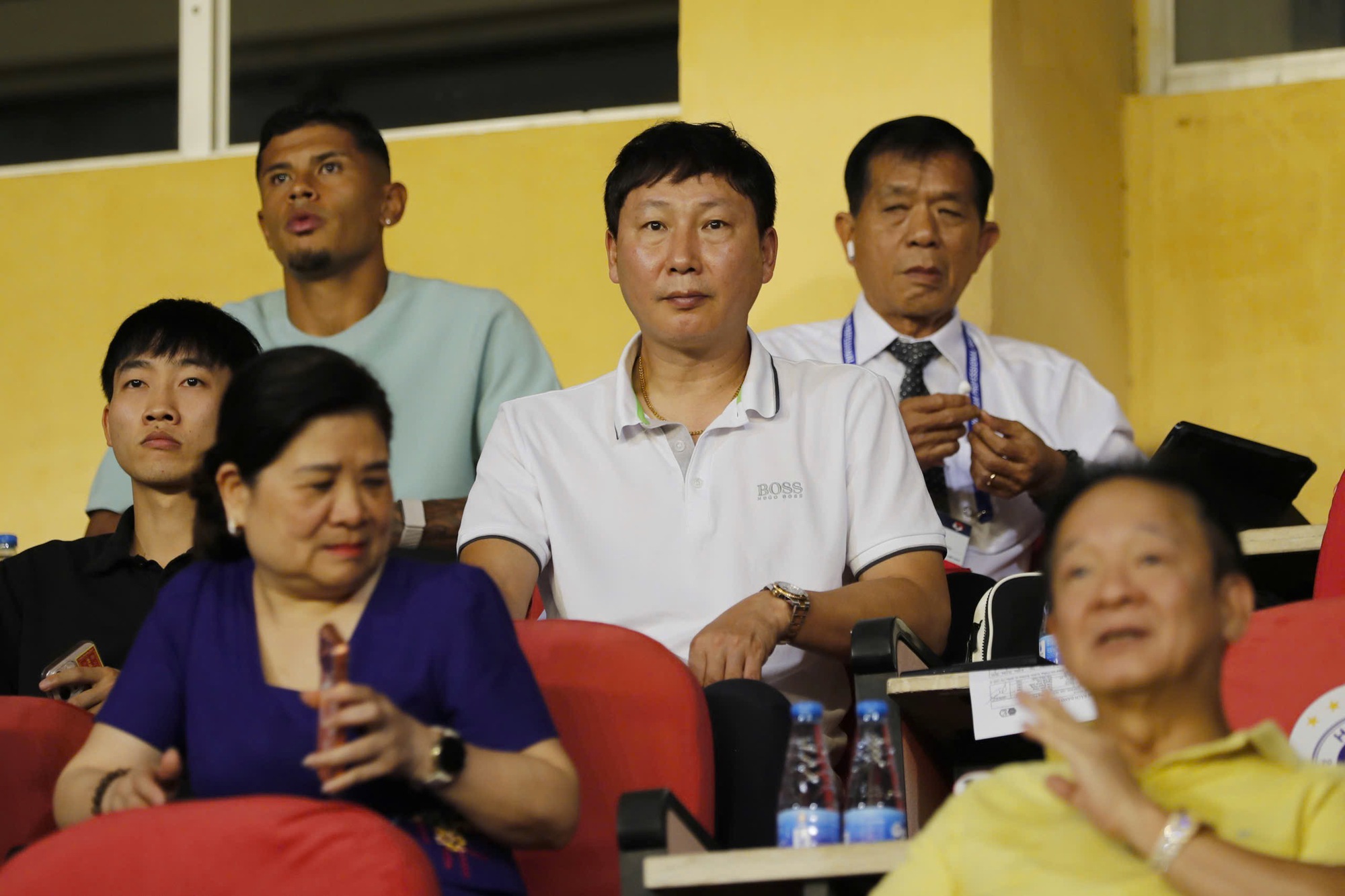 Hoàng Hên rực sáng ngày HLV Kim Sang-sik và bầu Hiển dự khán, Hà Nội thắng đậm Hà Tĩnh- Ảnh 2.