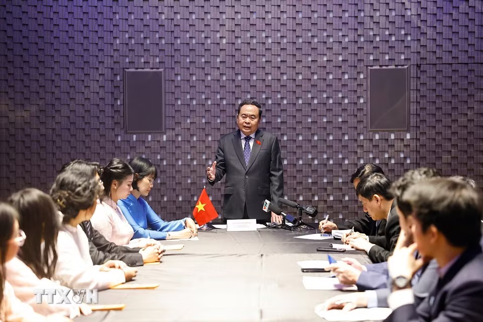 Chủ tịch Quốc hội mong sinh viên Việt tại Ý tiếp thu khoa học công nghệ, đóng góp cho quê hương 2 Chủ tịch Quốc hội - Ảnh 2.