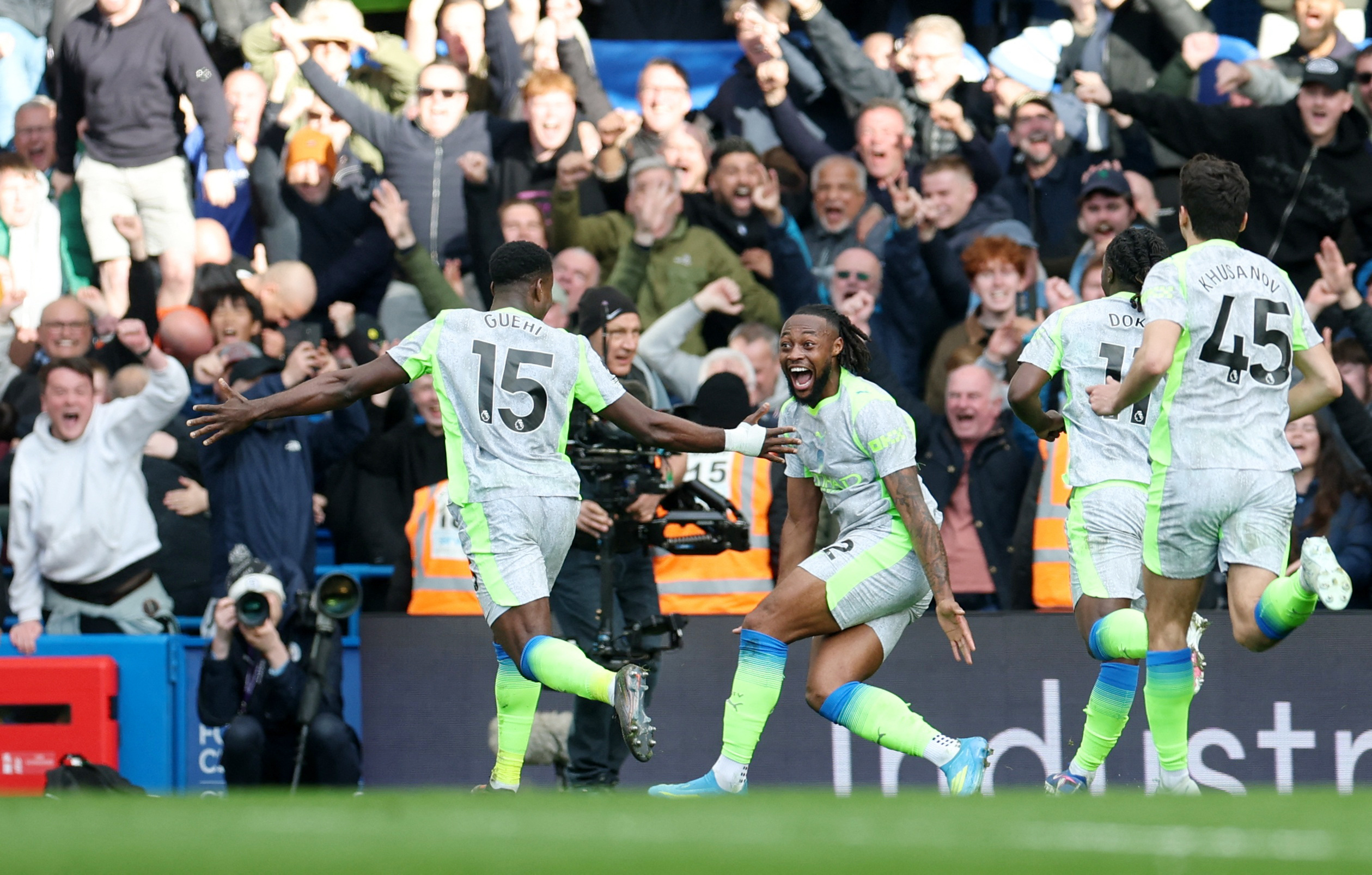 Man City phả hơi nóng lên Arsenal nhờ thắng đậm Chelsea, Tottenham chính thức 'lâm nguy'- Ảnh 2.