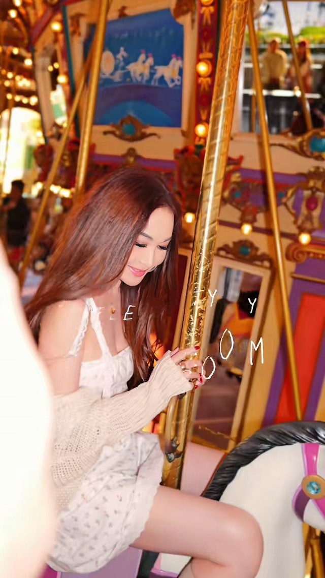 Gu mặc trẻ như gái 20 của Ôn Bích Hà 5 Gu mặc trẻ như gái 20 của Ôn Bích Hà - 4